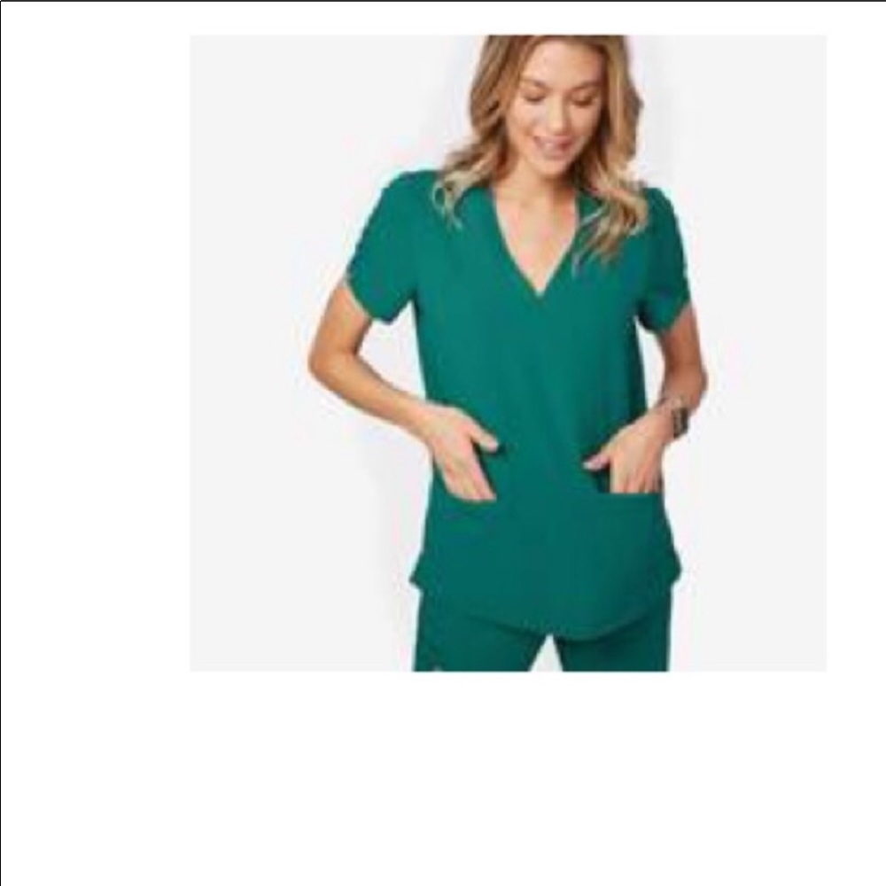 Figs scrub top. XXS. Two pocket. Hunter green